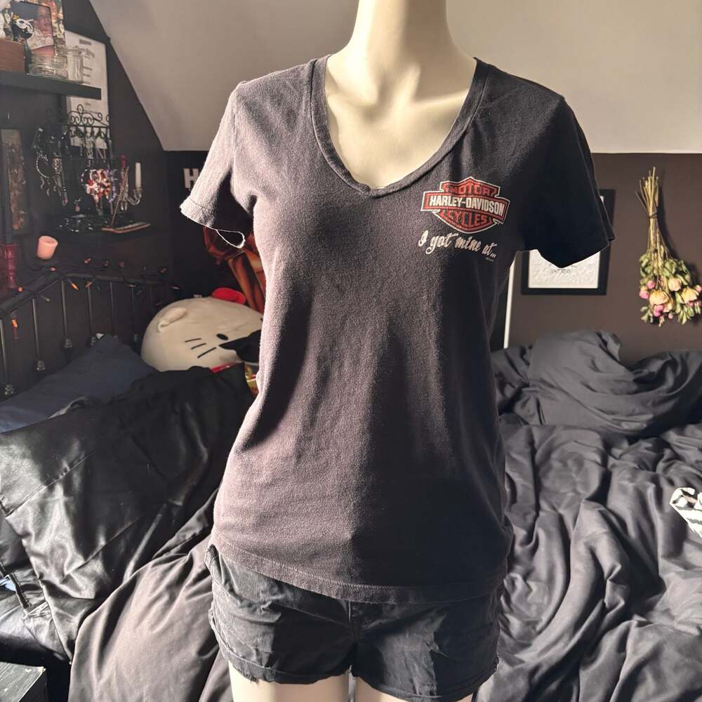 Womens medium harley davidson v neck shirt